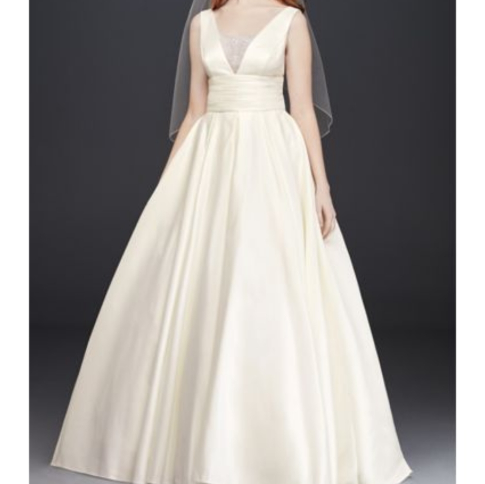 David's Bridal Wedding Ball Gown  NWT No alterations. Size 4